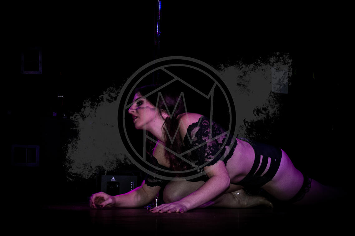 Happy Kiss Pole Fitness