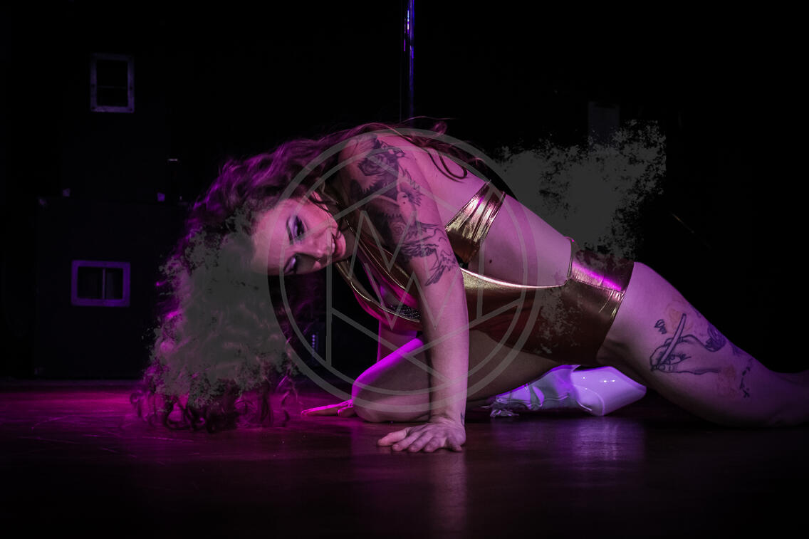 Happy Kiss Pole Fitness