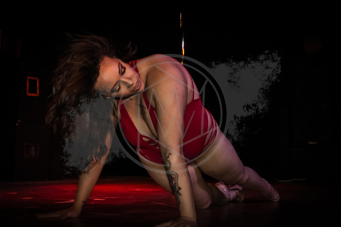 Happy Kiss Pole Fitness